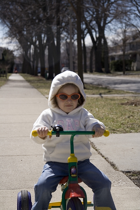 20060410MaddieOnTwoWheels-029